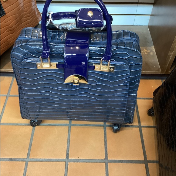 Fashion Elegant Blue Embossed Women´s Carry On!